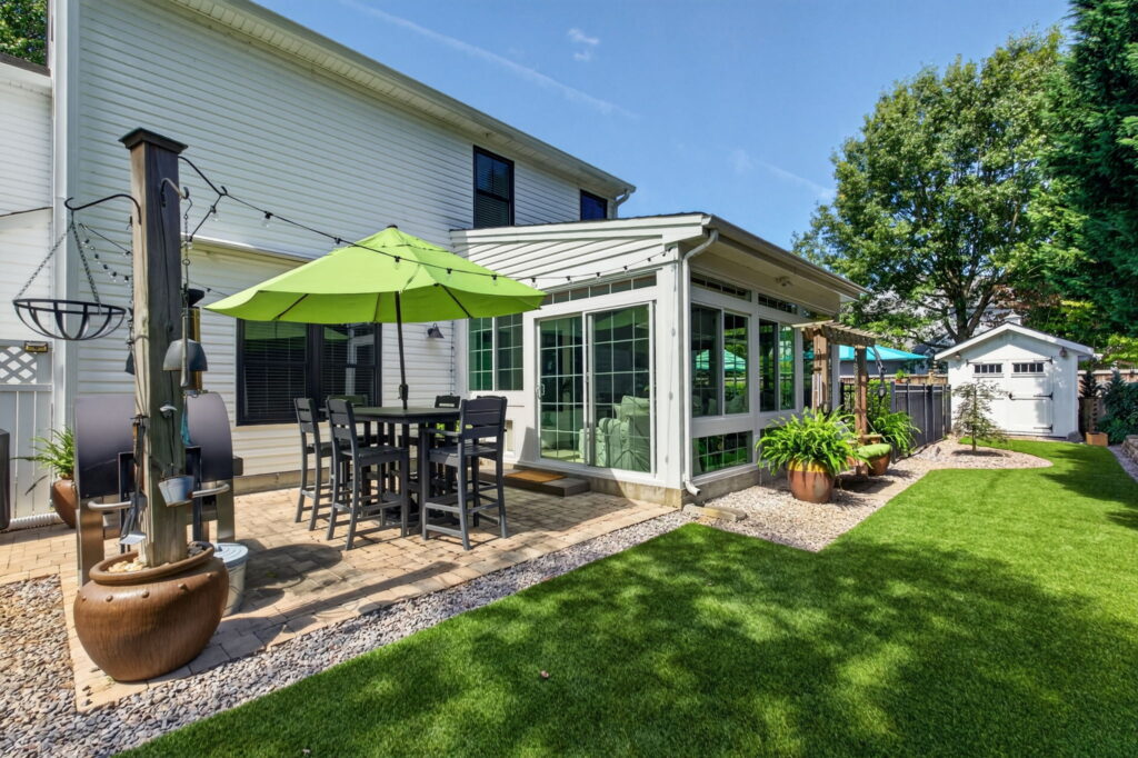 Garden cottage-inspired sunroom installation