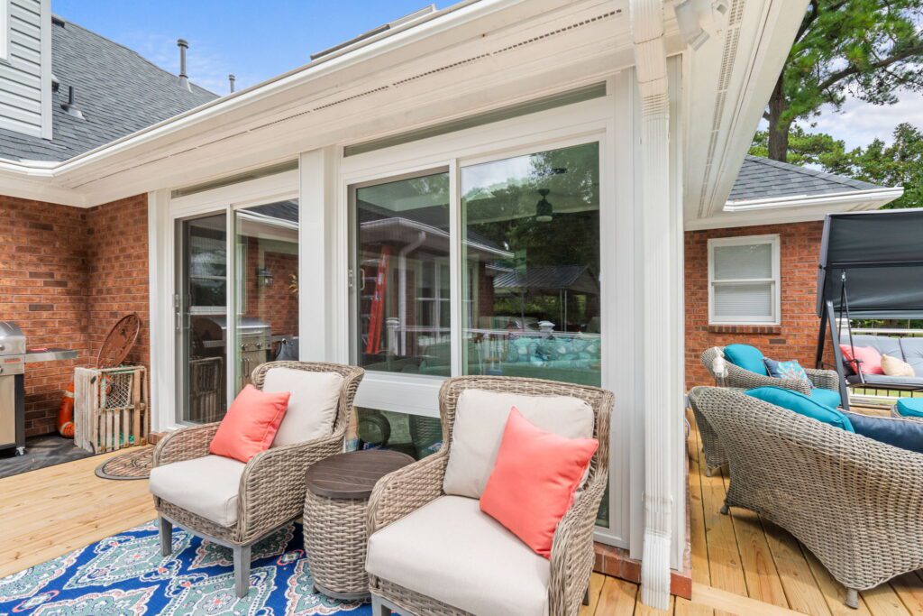 This fully insulated sunroom offers a sleek, clean look with no visible fasteners.